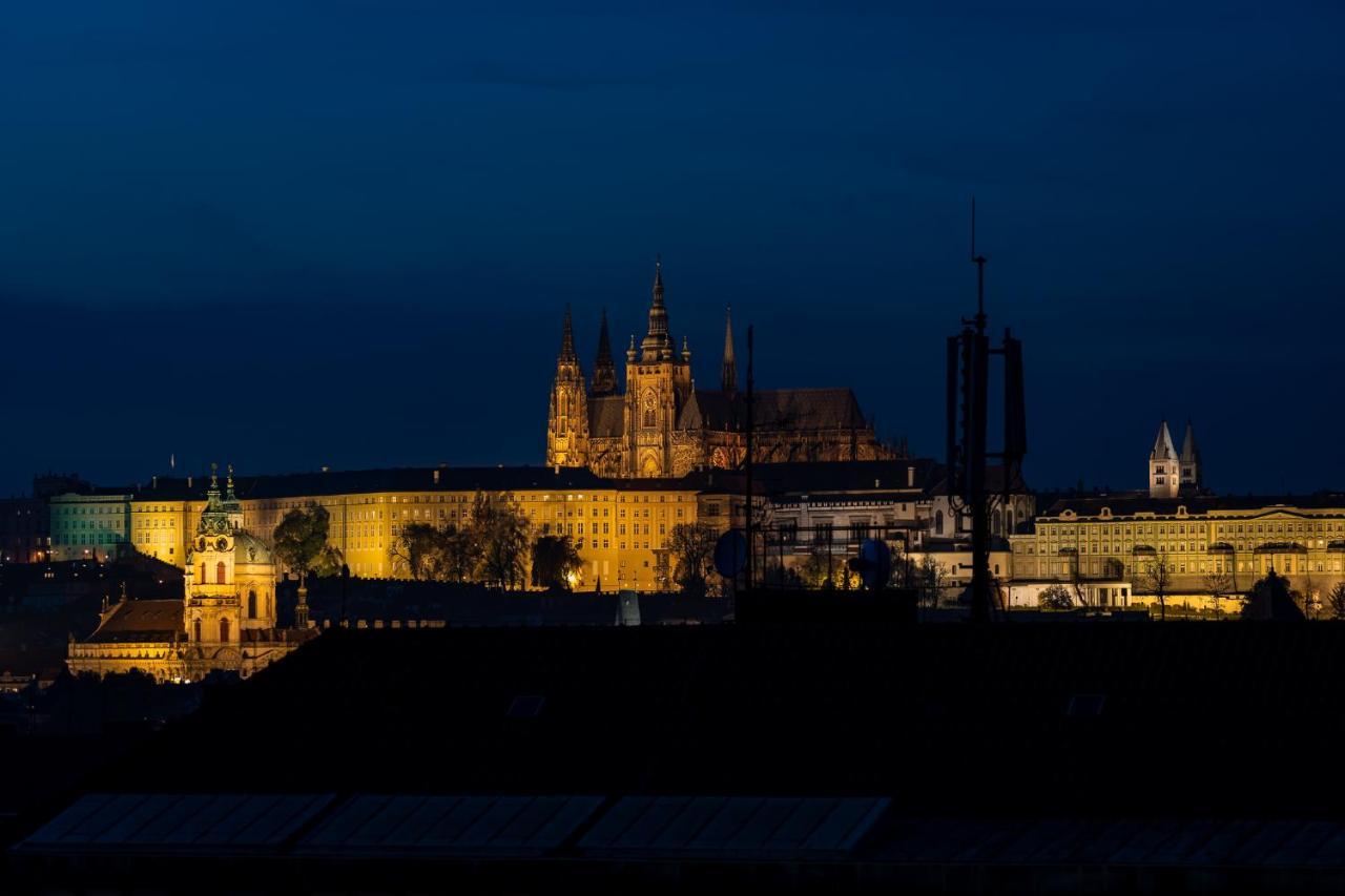 Castle View Apartment Praha Bagian luar foto